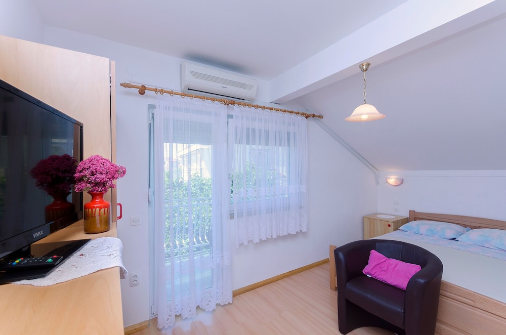 Apartments Mirjana Blue Beach view 5