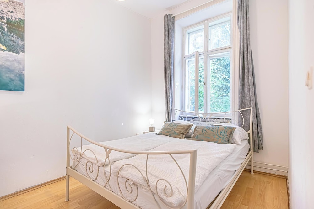 Cozy 2BR Apt Near Belvedere Palace