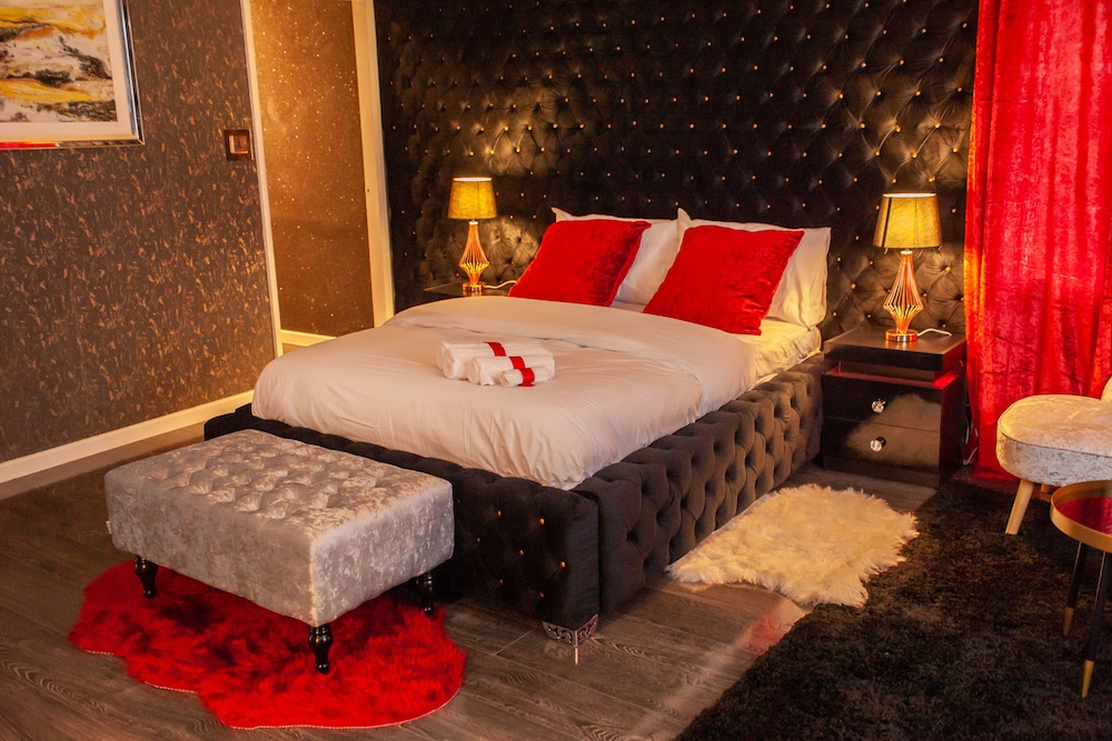 Captivating 1-bed Apartment in Birmingham view 2