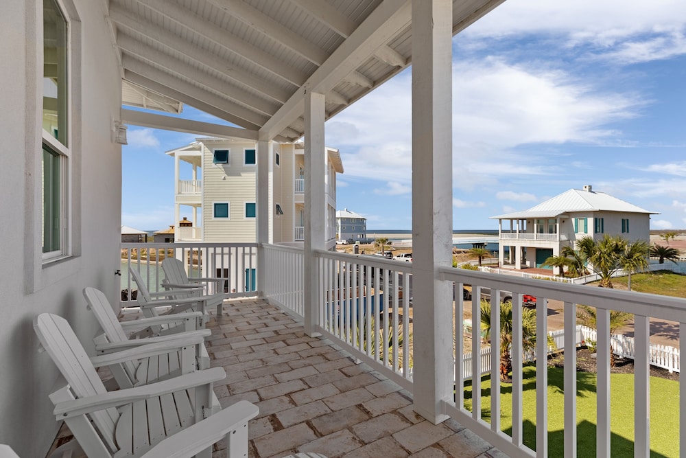 Ahh Da Sea - Waterfront, Backyard Ramp To Jetty & Laguna 3 Bedroom Home