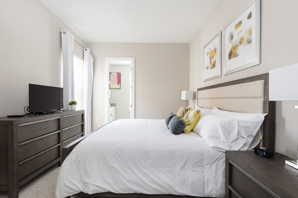 Summerville Vacation Homes by Columbia Management