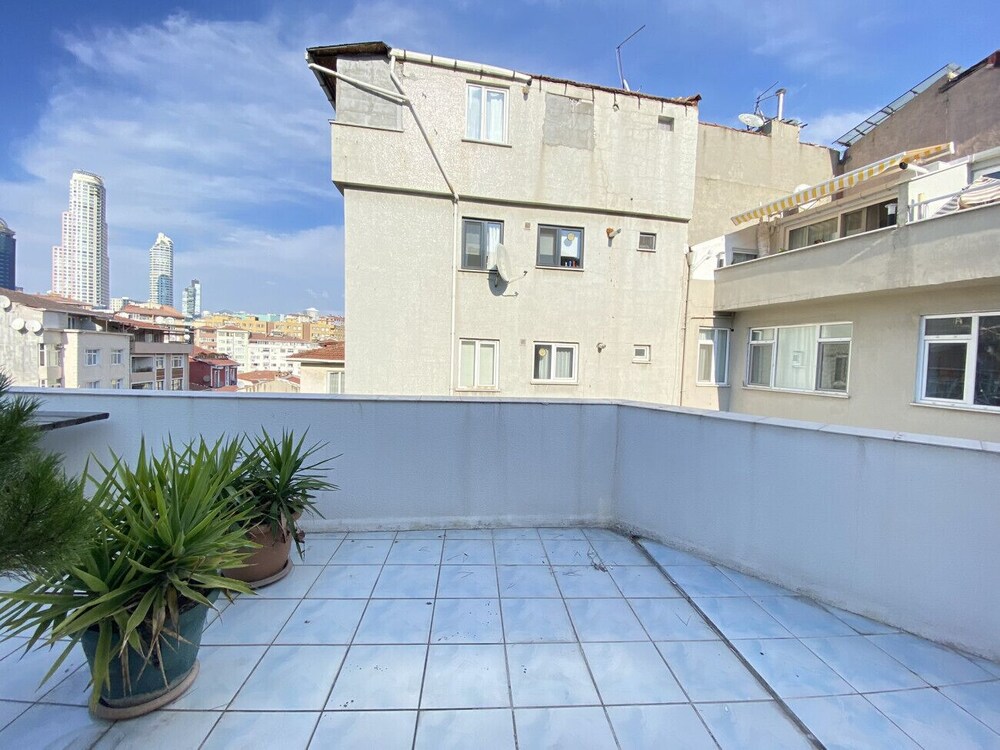 Central Flat With Balcony and Terrace in Sisli