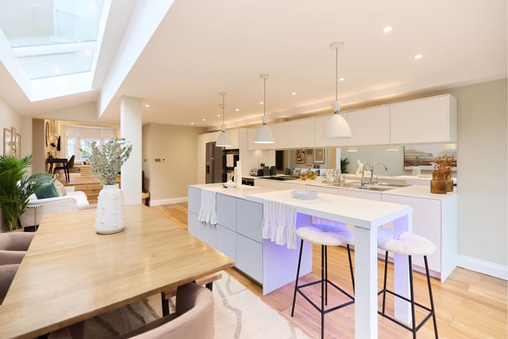 The Latimer Wonder - Stunning 5bdr House With Garden