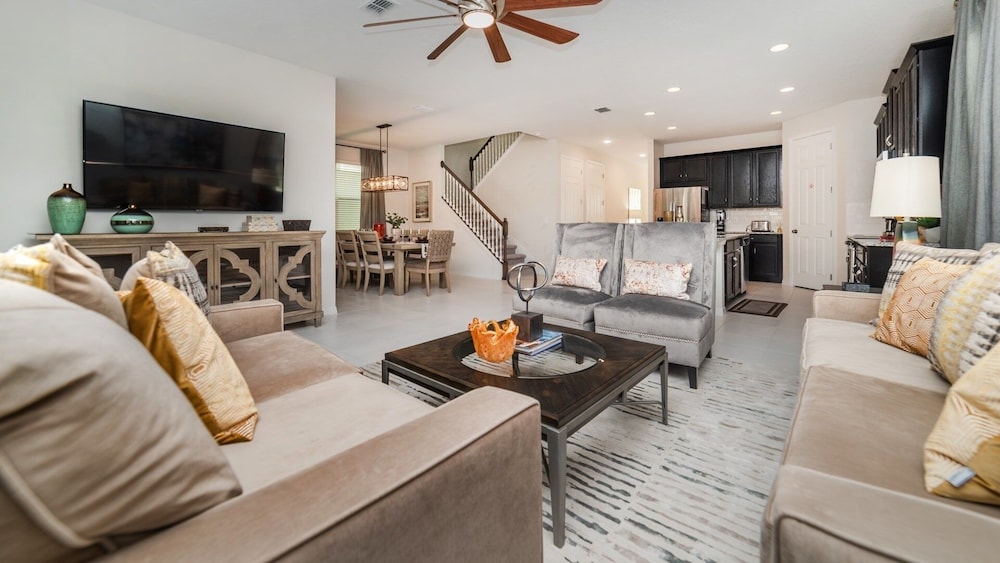 Solara Resort 5 Bedroom Private Pool + Spa Home 5 Home