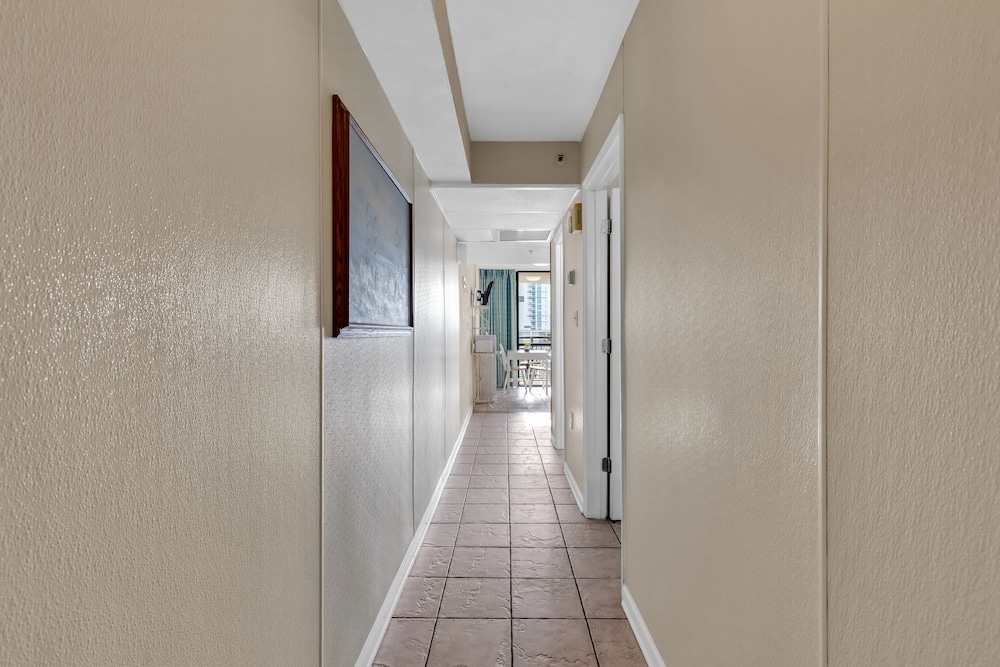 Hosteeva Oceanview Meridian Plaza Condo