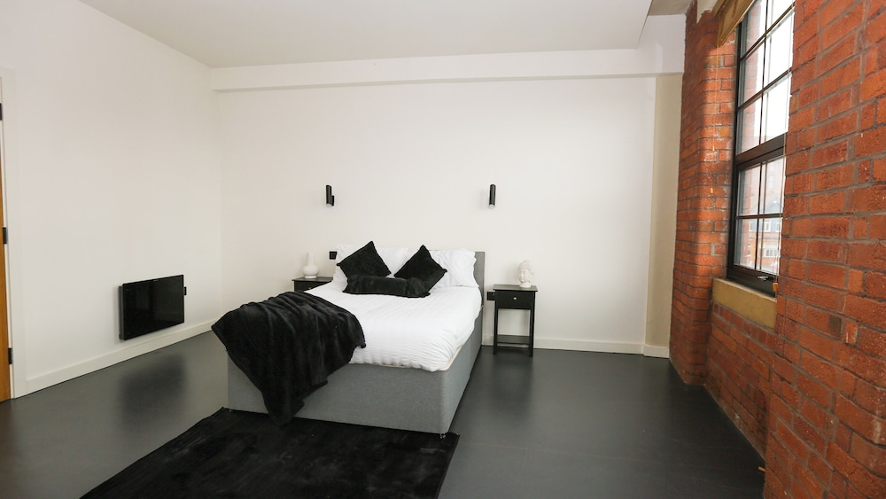 The Nichols Building Spacious 3-bedroom Apartment