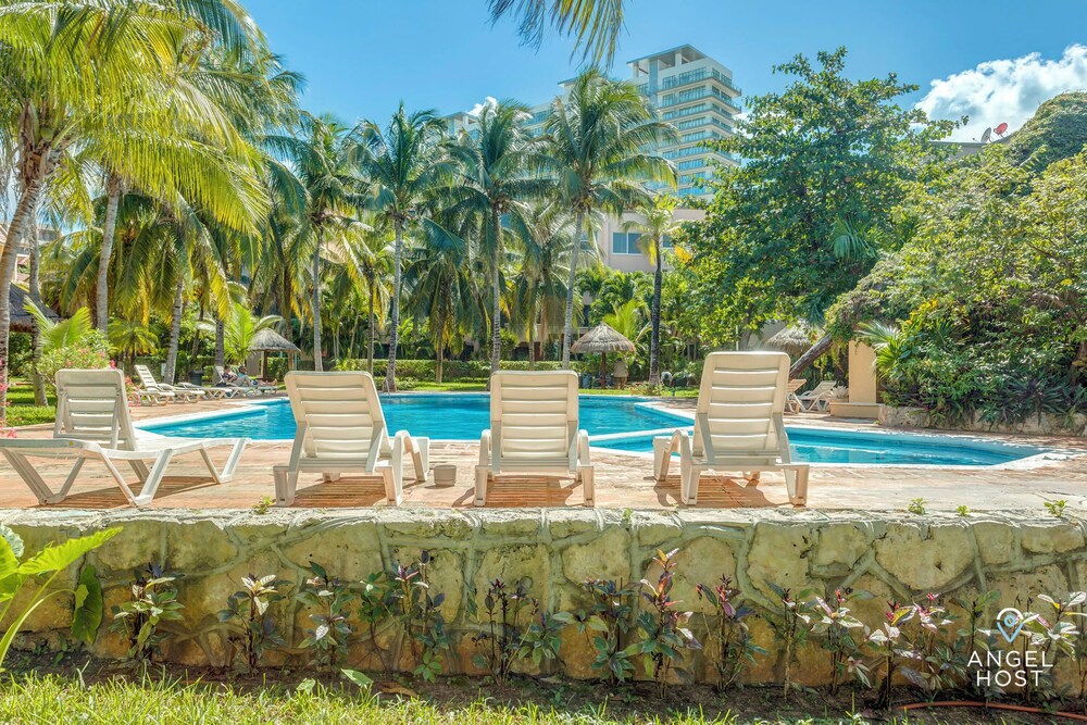 Deluxe Suites at Villas Tropical