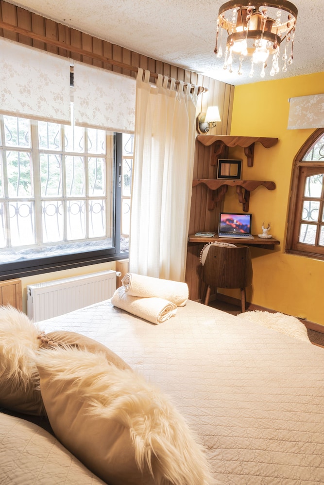Invernalia Hostal view 5