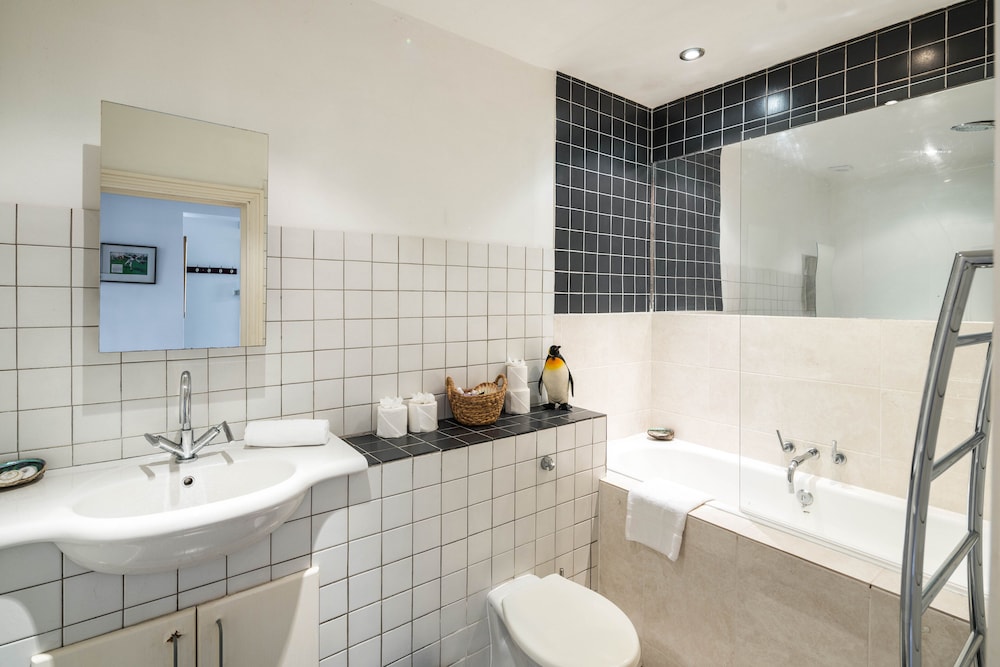 Elegant And Peaceful 2Bd Apt - Barons Court/London