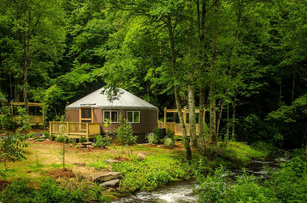 stayNantahala – Smoky Mountain Cabins and Luxury Yurts