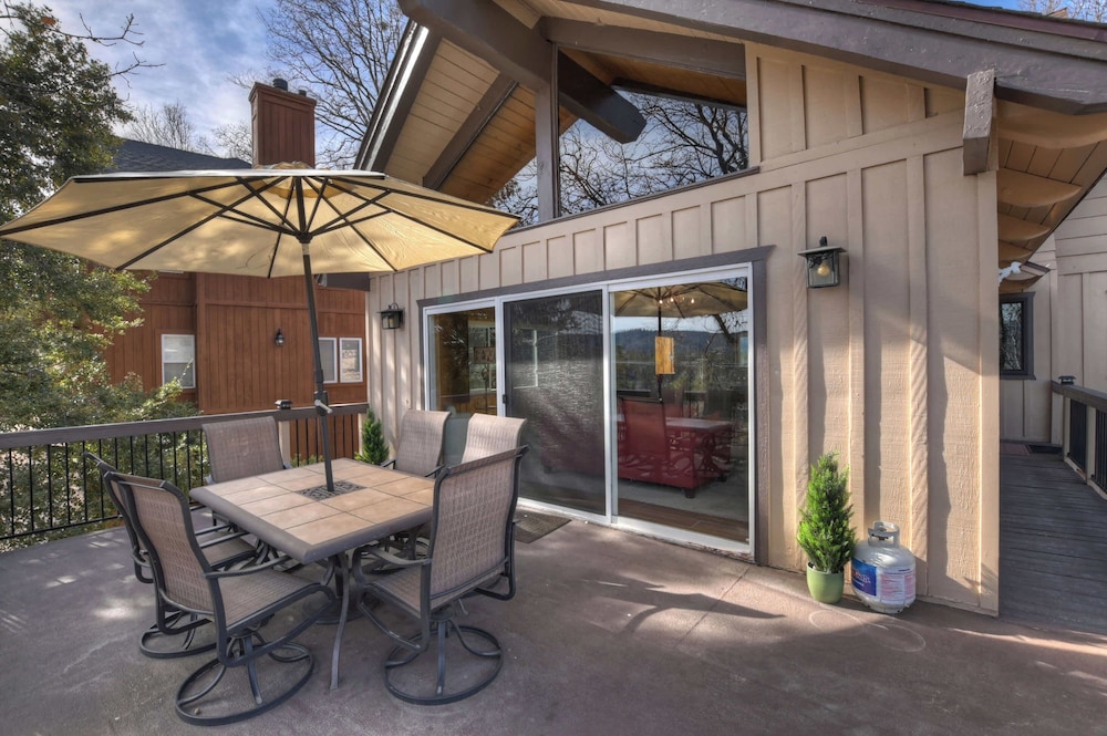 Acorn Acres Lake Views for 8
