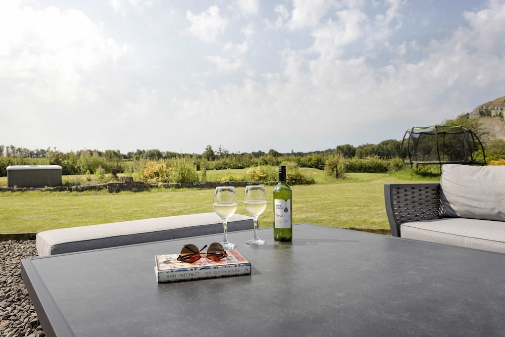 Leavens Farmstead Rural Retreat With Hot Tub view 3