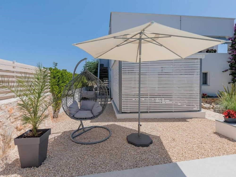 Charming Apartments Tome With Pool