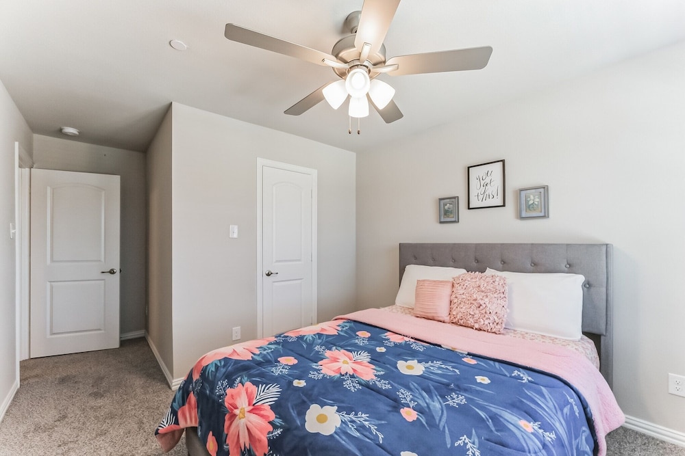 Charming Mesquite Retreat 3 Bedroom Home by Redawning view 5