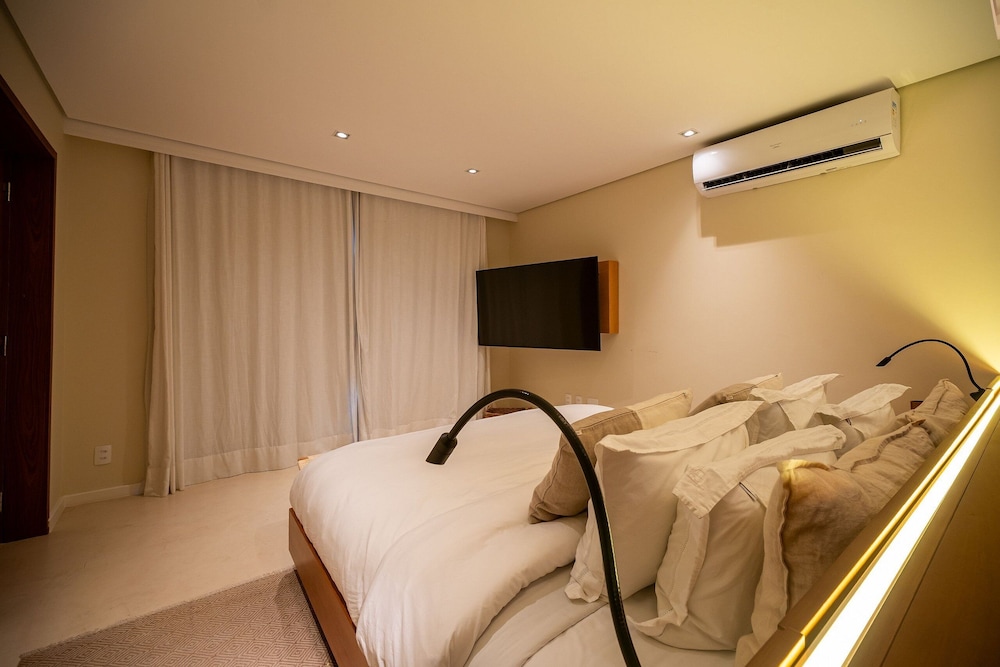 Angra - Mombaça | Mansão Espetacular Beira-Mar, 7 Suites - por Casapē Rio