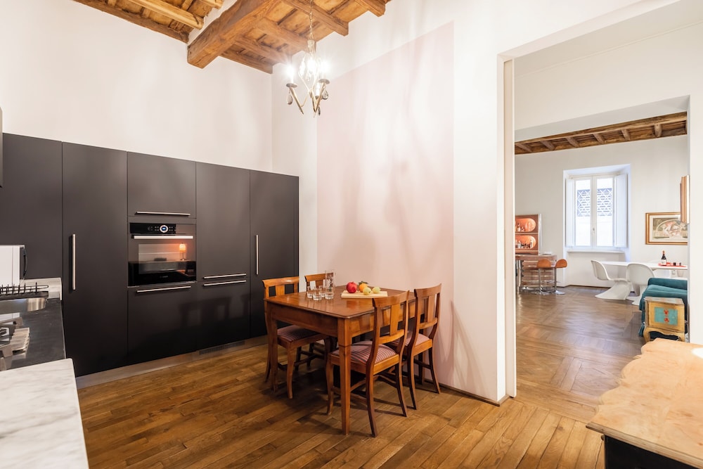 Via Giulia Apartments