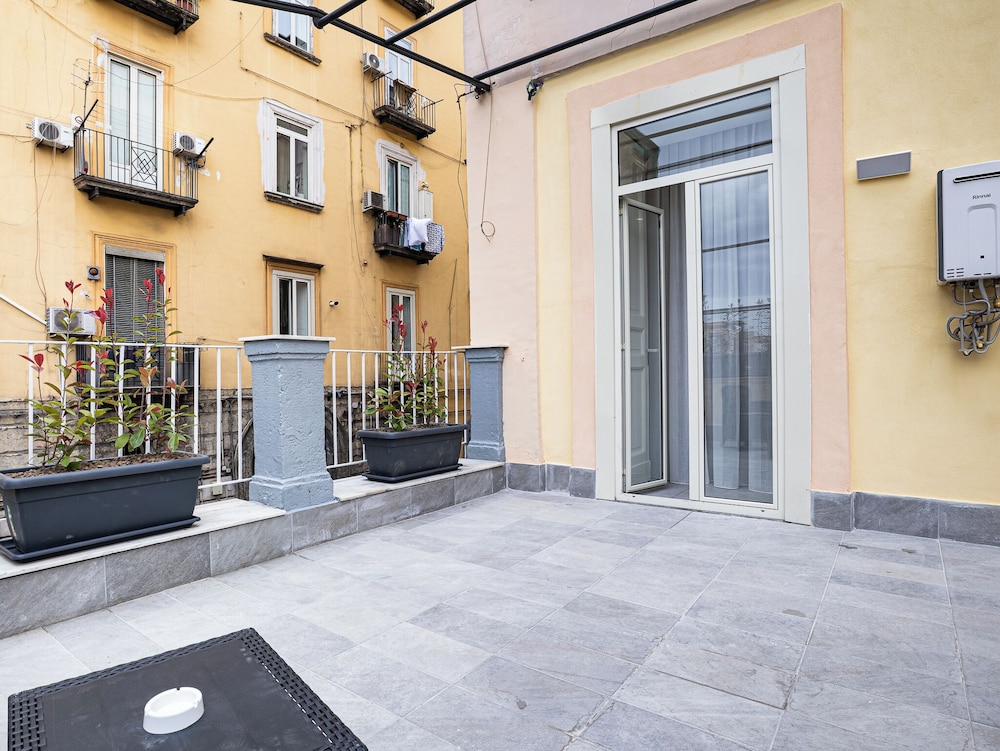 Alyde Apartments