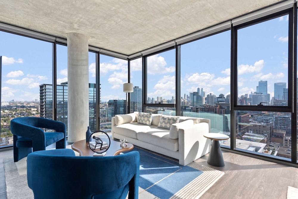Cloud9 6 apt for 30ppl Fulton Market The Nouveau