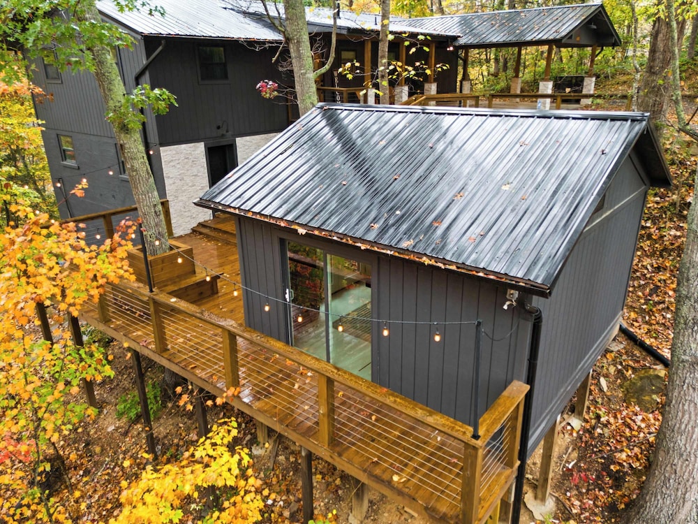 Modern Cabin w/ Hot Tub & Foliage Views! view 5