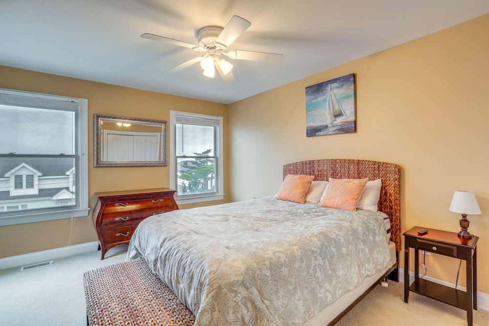 Long Beach Island Townhome w/ Rooftop Deck & Grill view 5