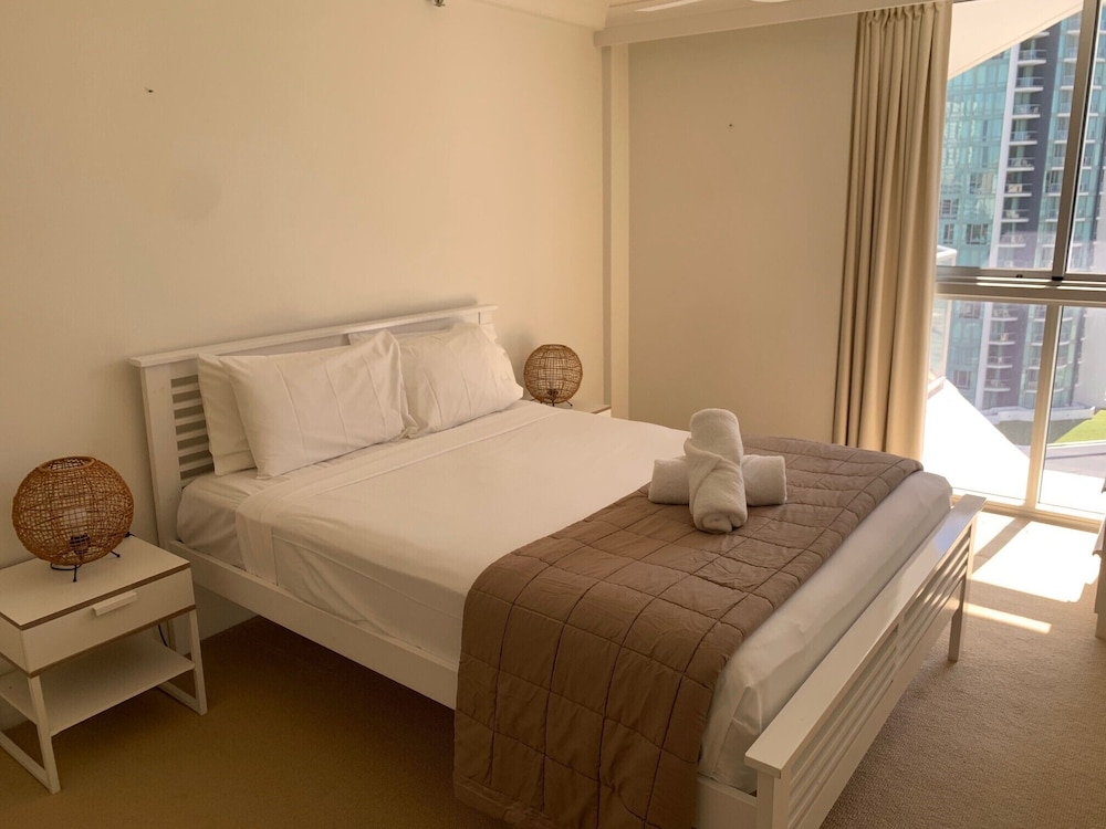 Peninsula Resort - Private Apartments