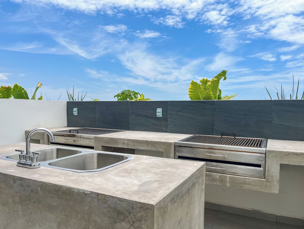 Makeva Condos - Near Malecon