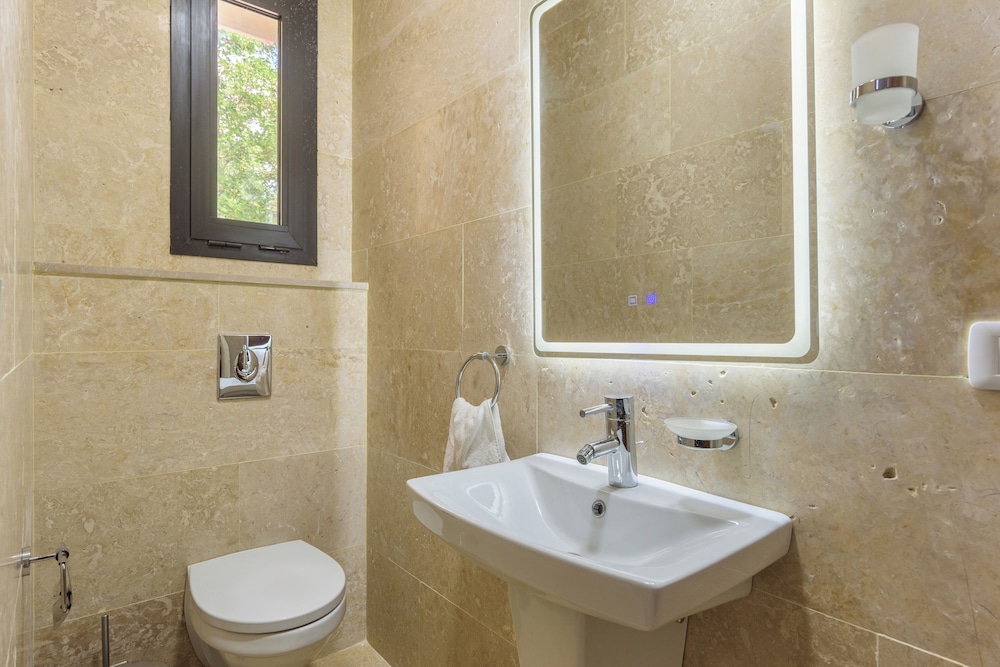 Pearl of Faqra Studios & Apartments