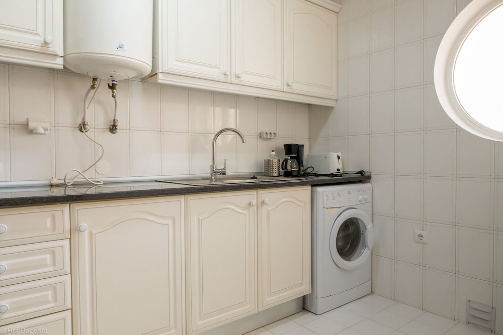 Immaculate 1-bed Apartment in Albufeira view 2