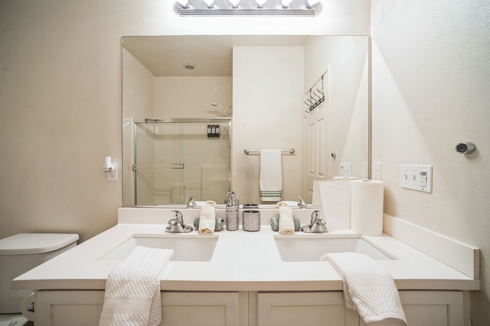 Charming Pet-friendly Getaway In Sunny Beaumont 4 Bedroom Home