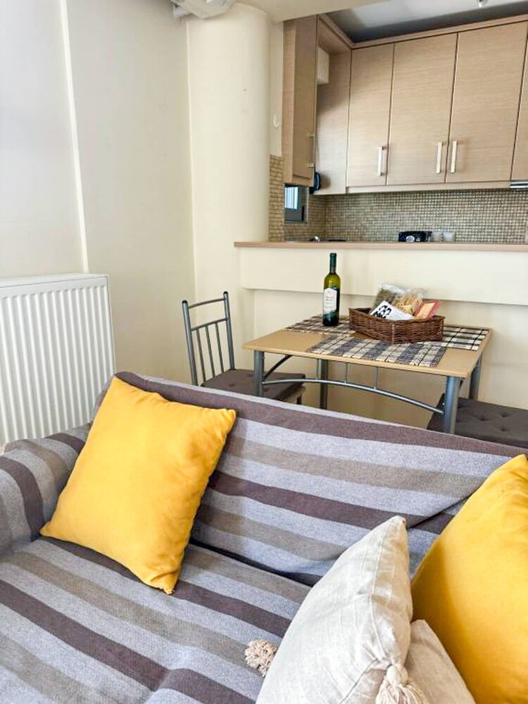 Filiatra Cozy Cental Retreats With Balconies