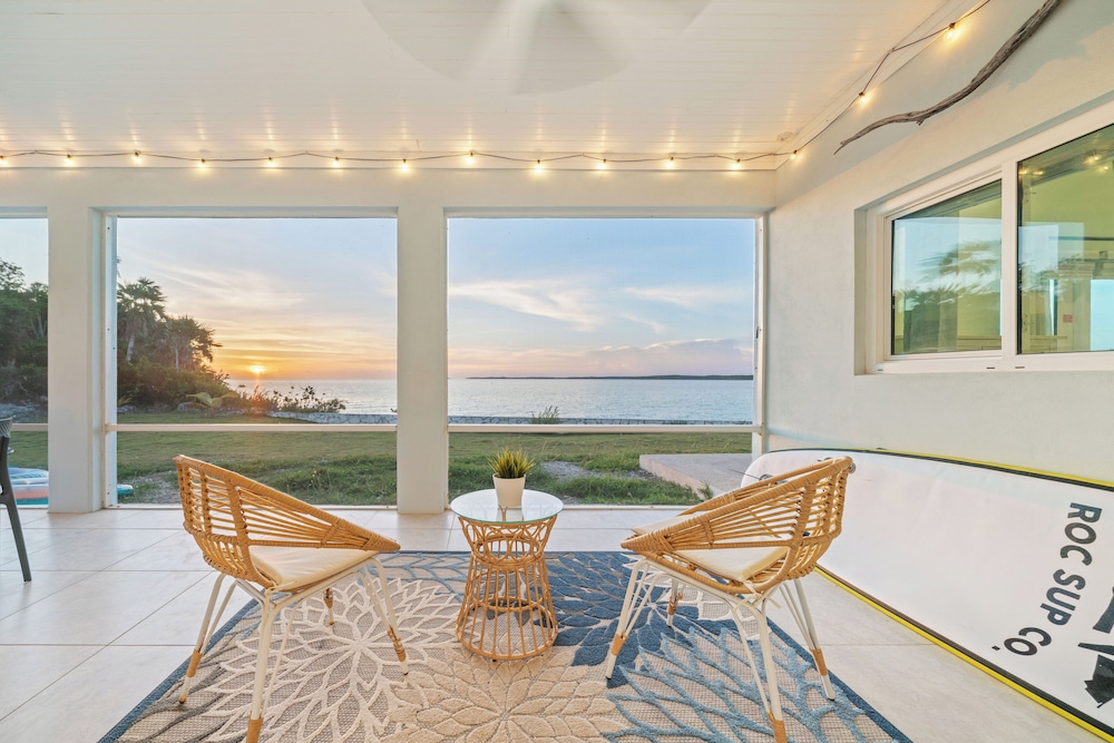 Seaside Escape: Luxurious Coastal Retreat