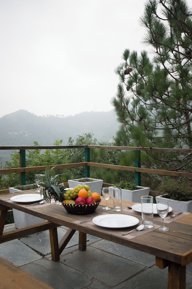 Alaya Stays Suro Woodcrest Chalet