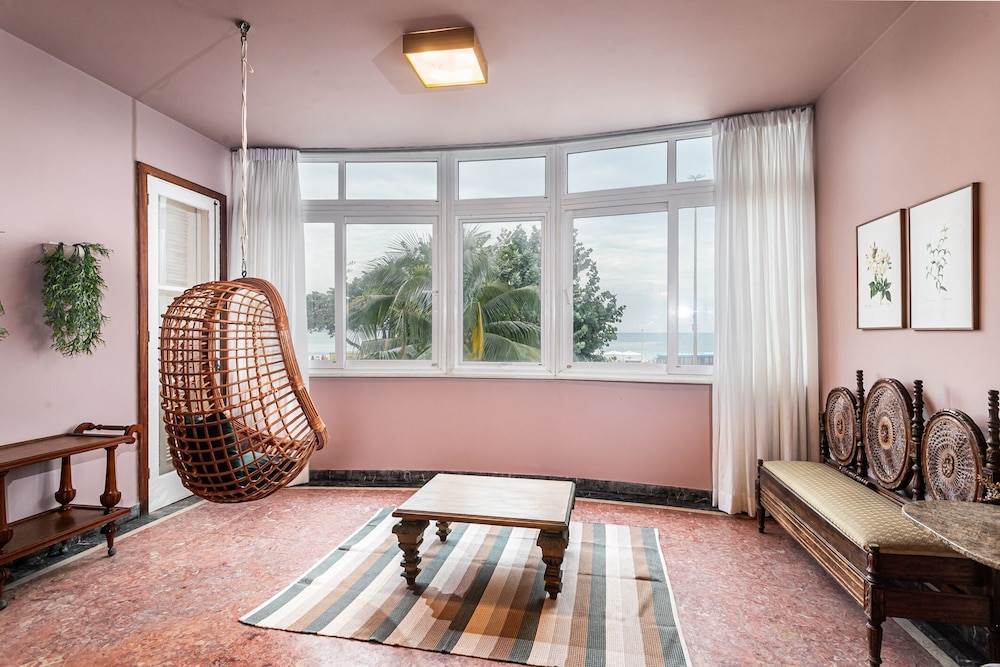 4bdrs, Balcony w/ Sea View, and Garagea 3730/201