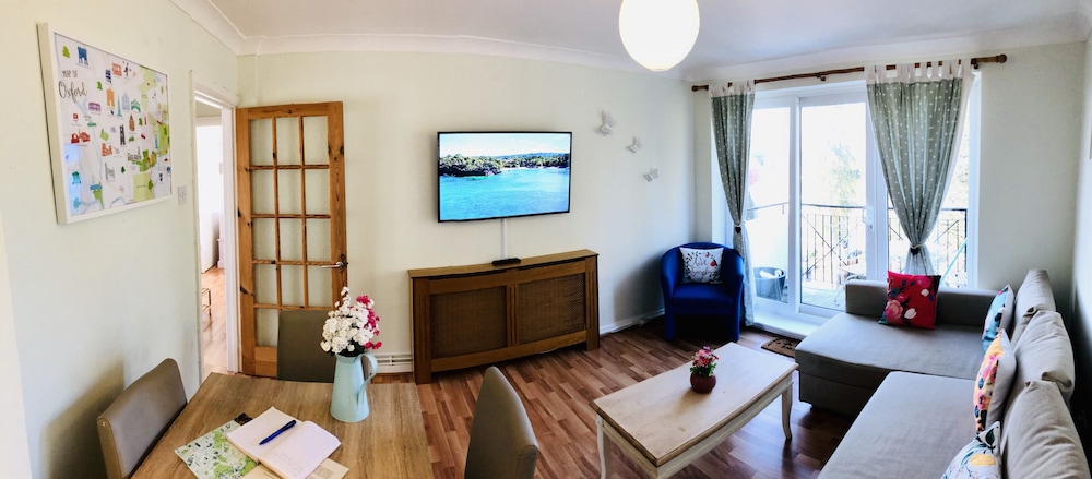 Apple Perch 2BR Flat-Free Parking view 2