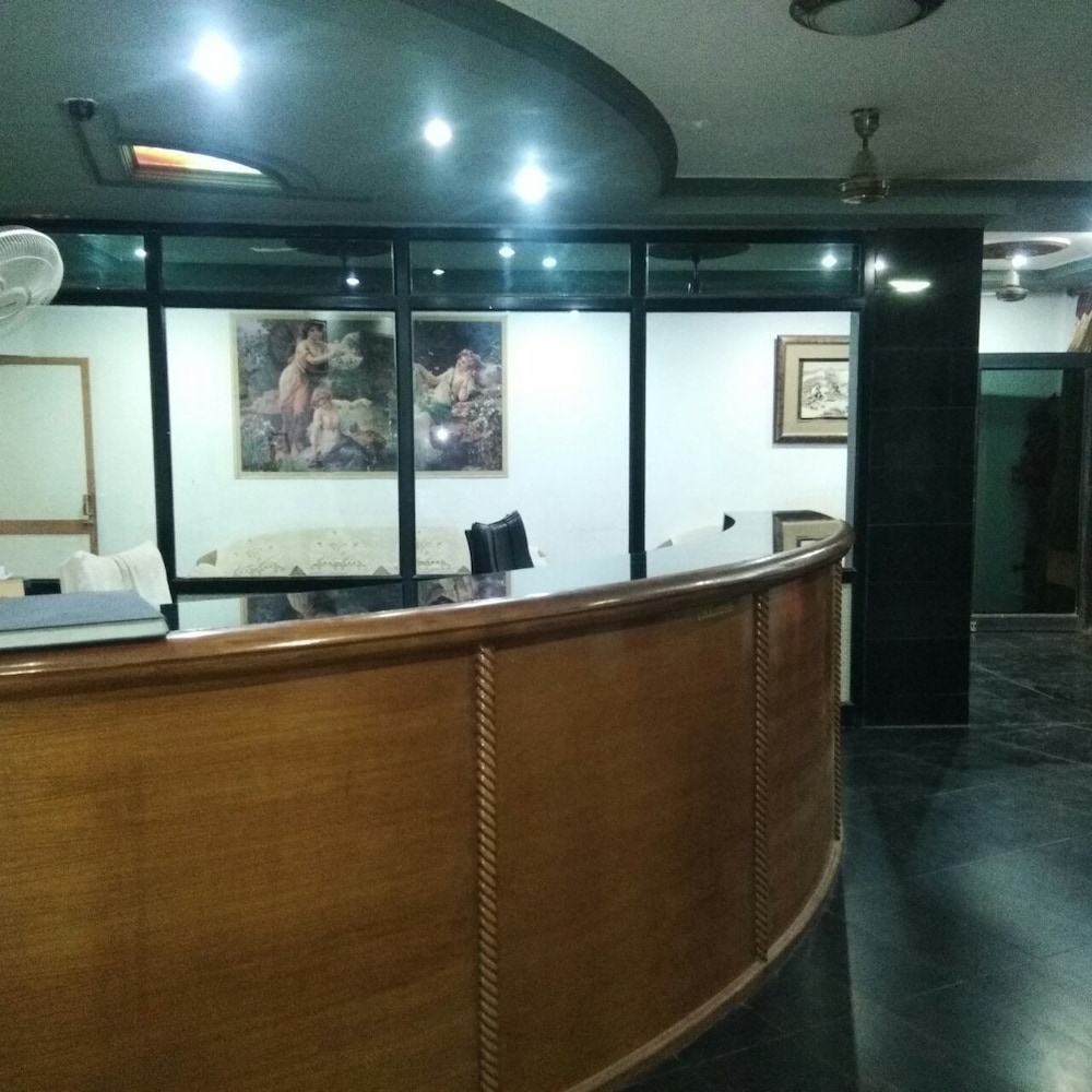 Lobby & Reception