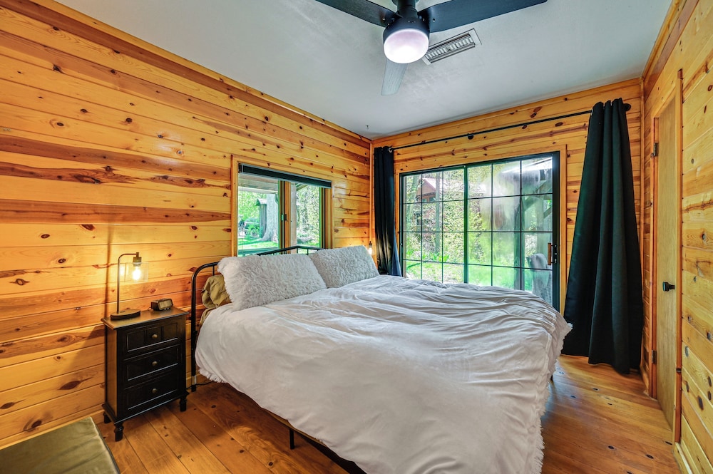 Hike & Snow Play! Creekside Cabin in Payson view 3
