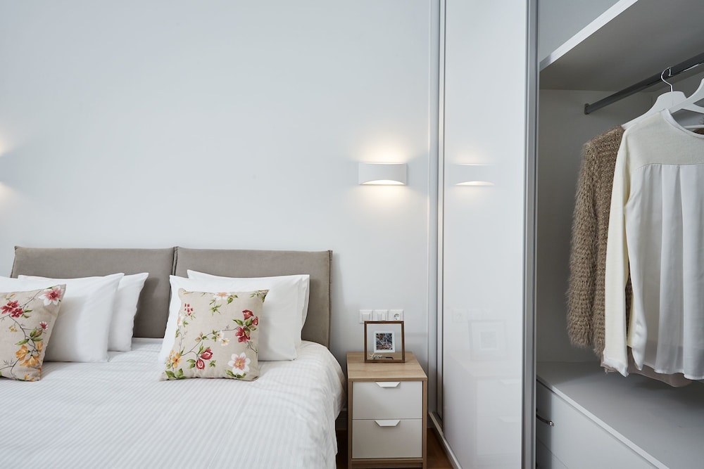 Luxurious Spacious Apt next  Hilton Area