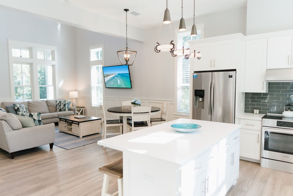 30A Hideaway by Avantstay Walk to Beach 2 Pools