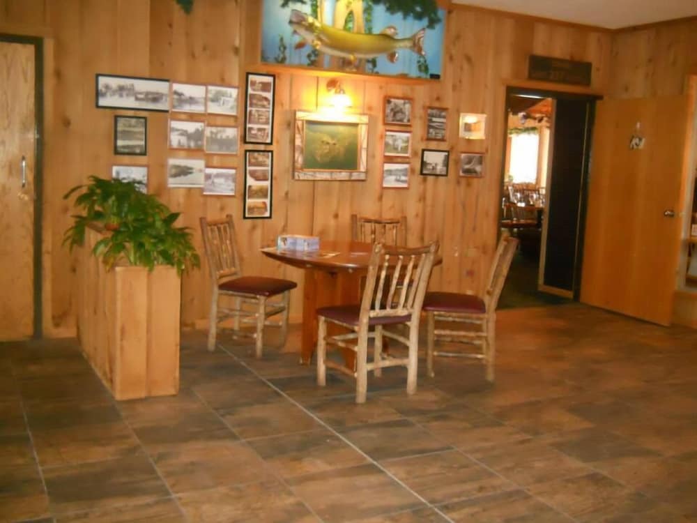 Lakewoods Resort & Lodge