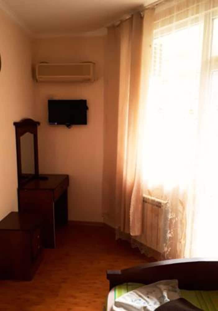 Oganes Guesthouse