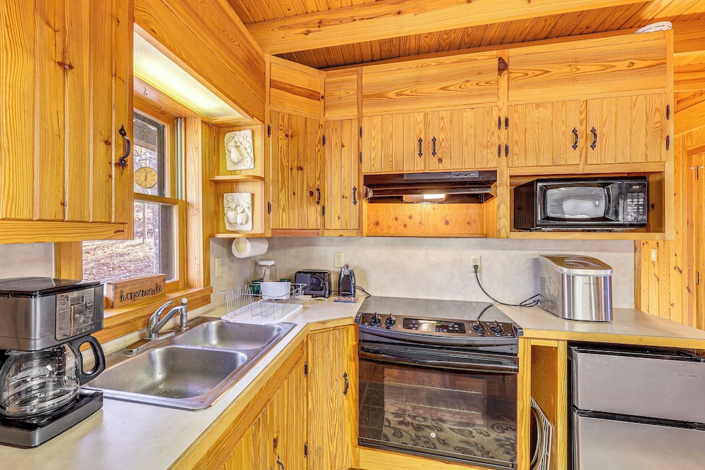 10 Mi to Sardis Lake: Home w/ Grill in Tuskahoma