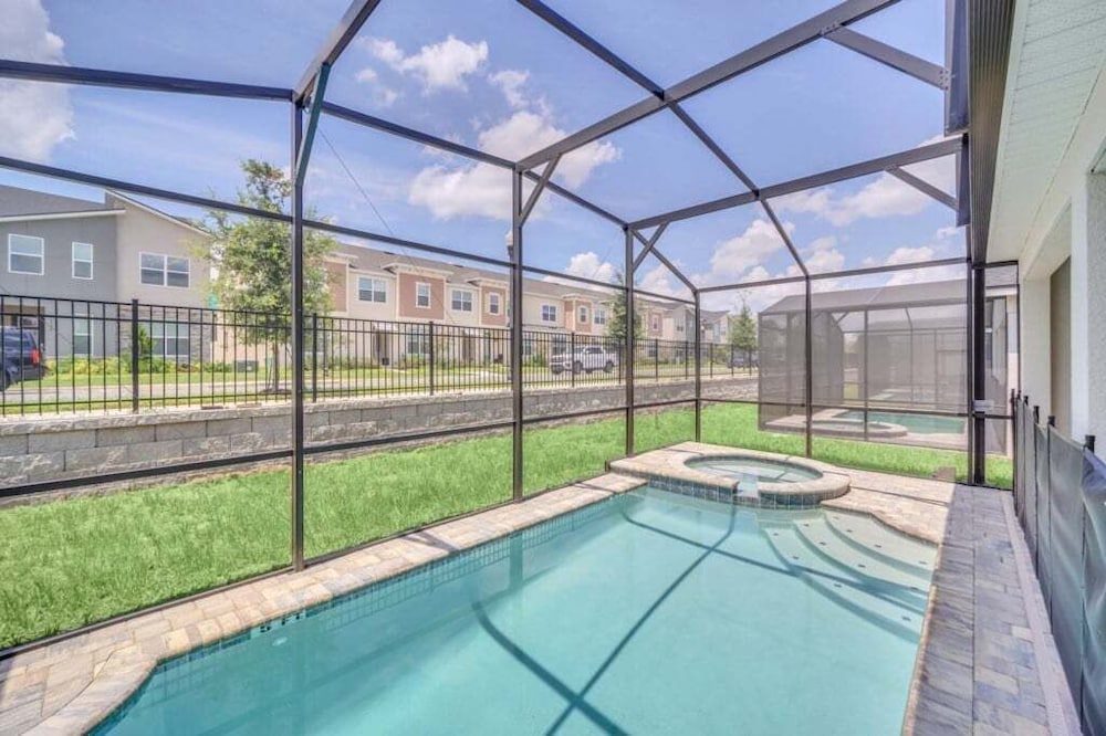 Movie Room, Pool, Theme Rooms Everything Included! 6 Bedroom Villa