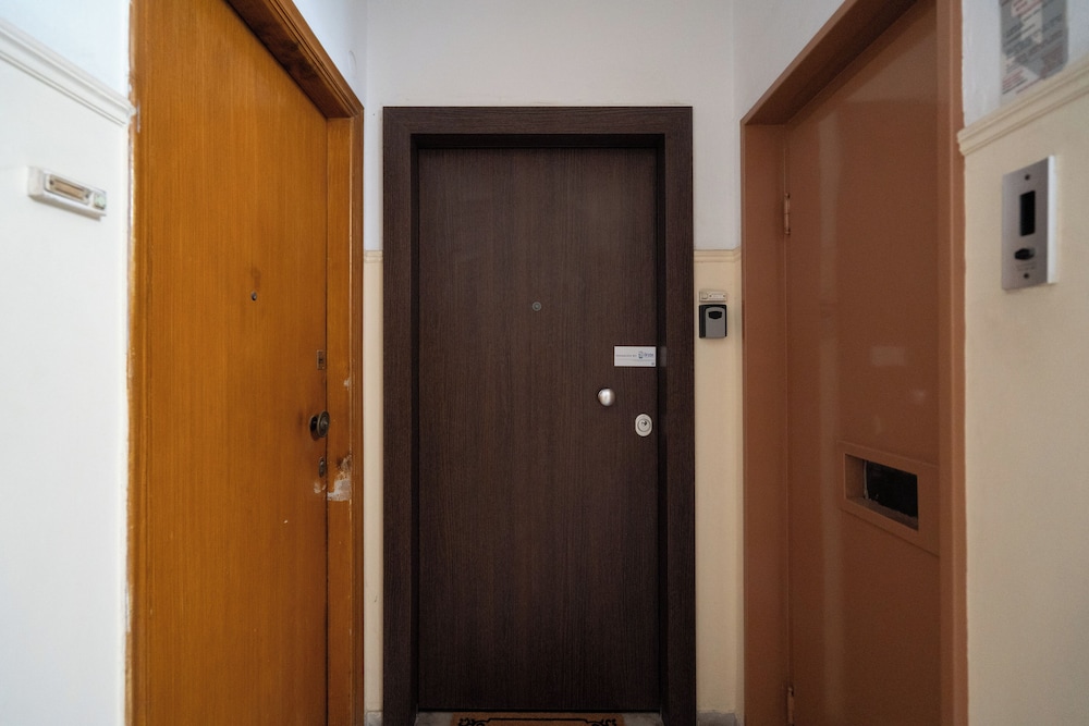 Cozy Apartment in Athens With Balcony, 5 Minutes To Metro