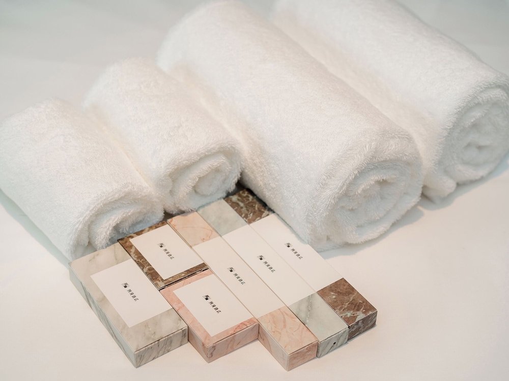 Trendy Romantic Hotel Guangzhou Panyu Qiaonan Aoyuan Plaza Branch - Free Deliver Service to Canton Fair Complex During Canton Fair Period