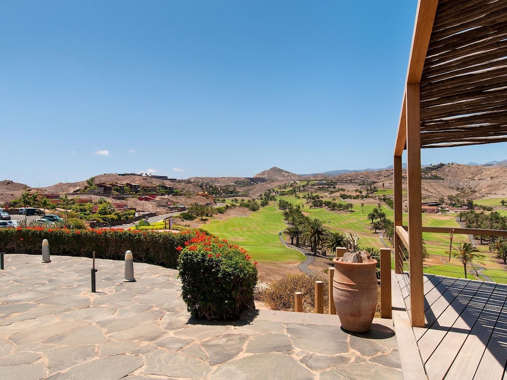 Villa With Private Pool in the Golf Resort