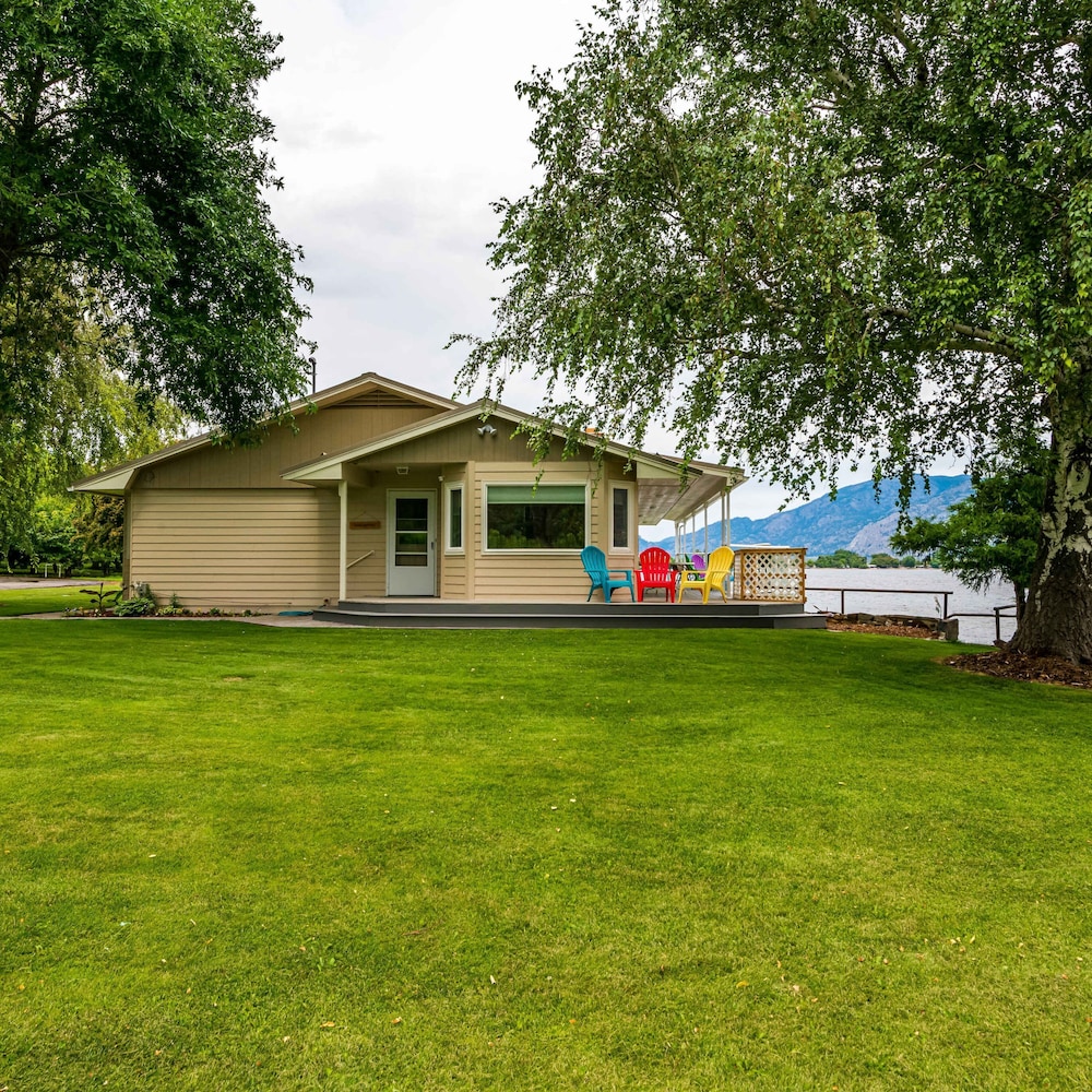 Linger Longer Lakeside Cottage