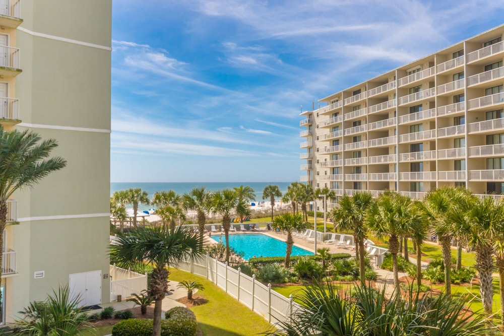 Tradewinds Condos by Hosteeva