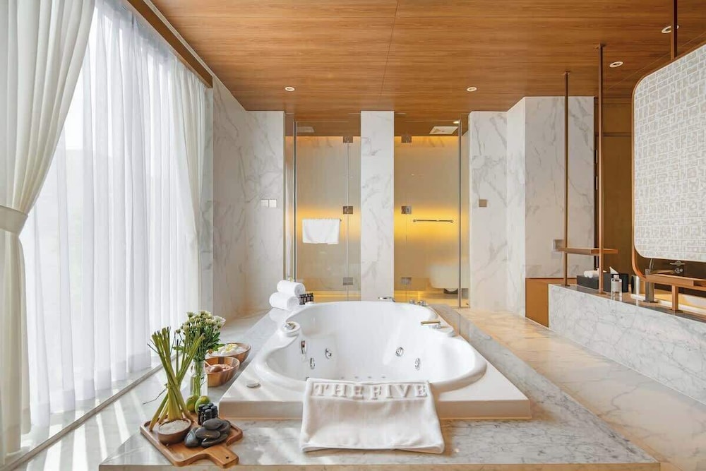 All Inclusive Luxury: Private Beachfront Paradise
