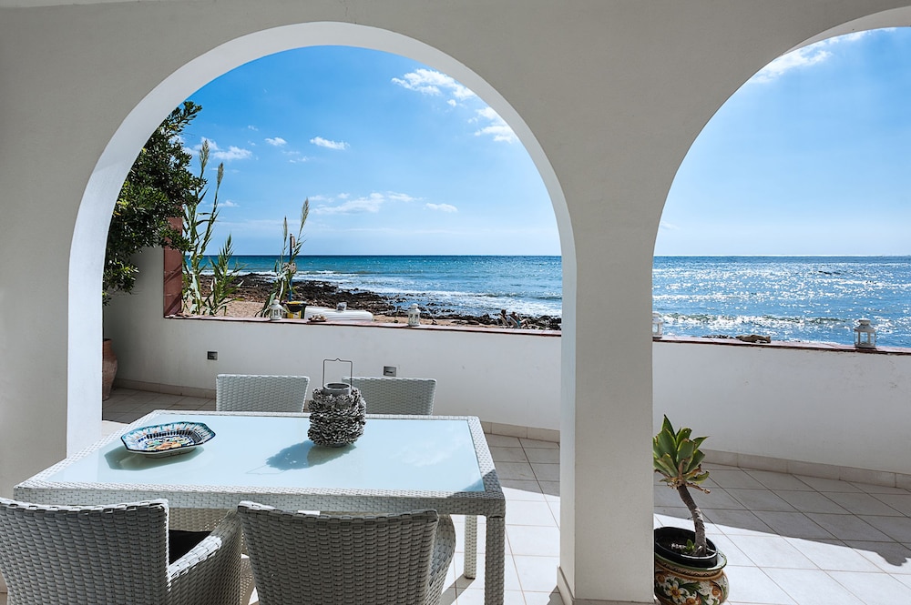 Brezza Marina en Noto — balance & terrace