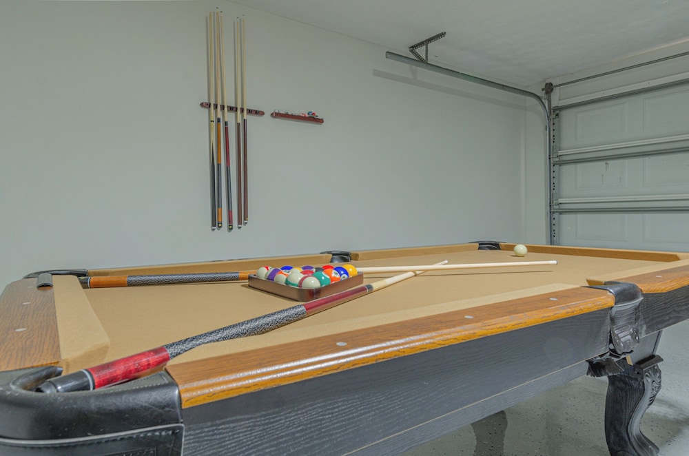 6-Bed Artistic Home with Game room